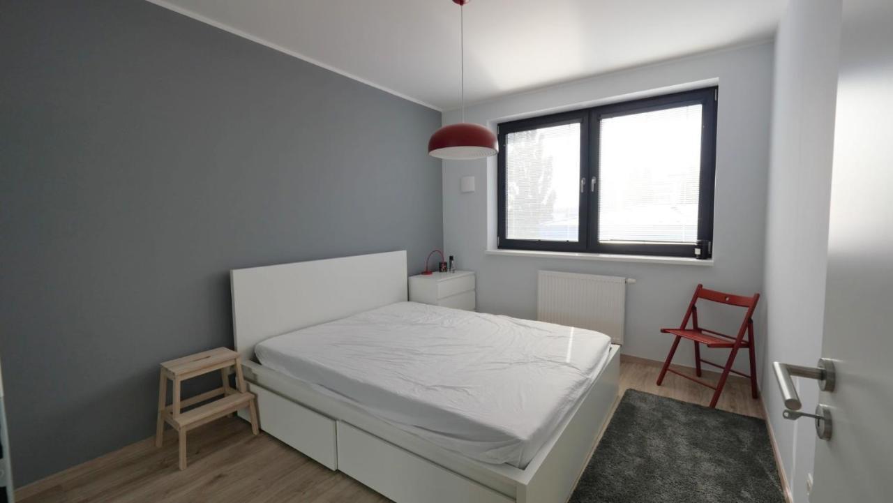 Air-Conditioned, 2 Room Apartment With Terrace ブラチスラヴァ エクステリア 写真