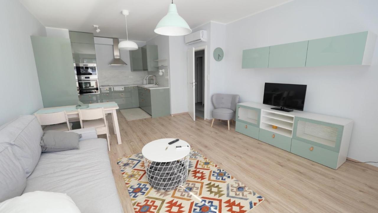 Air-Conditioned, 2 Room Apartment With Terrace ブラチスラヴァ エクステリア 写真