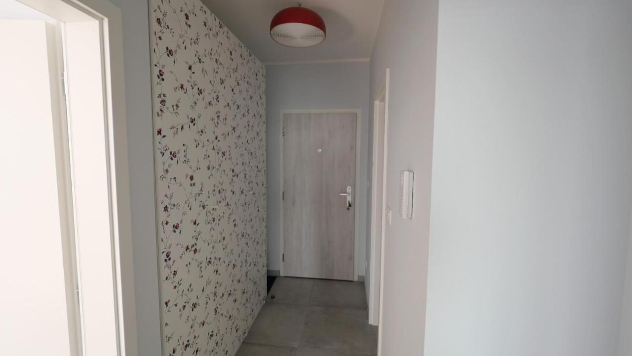 Air-Conditioned, 2 Room Apartment With Terrace ブラチスラヴァ エクステリア 写真
