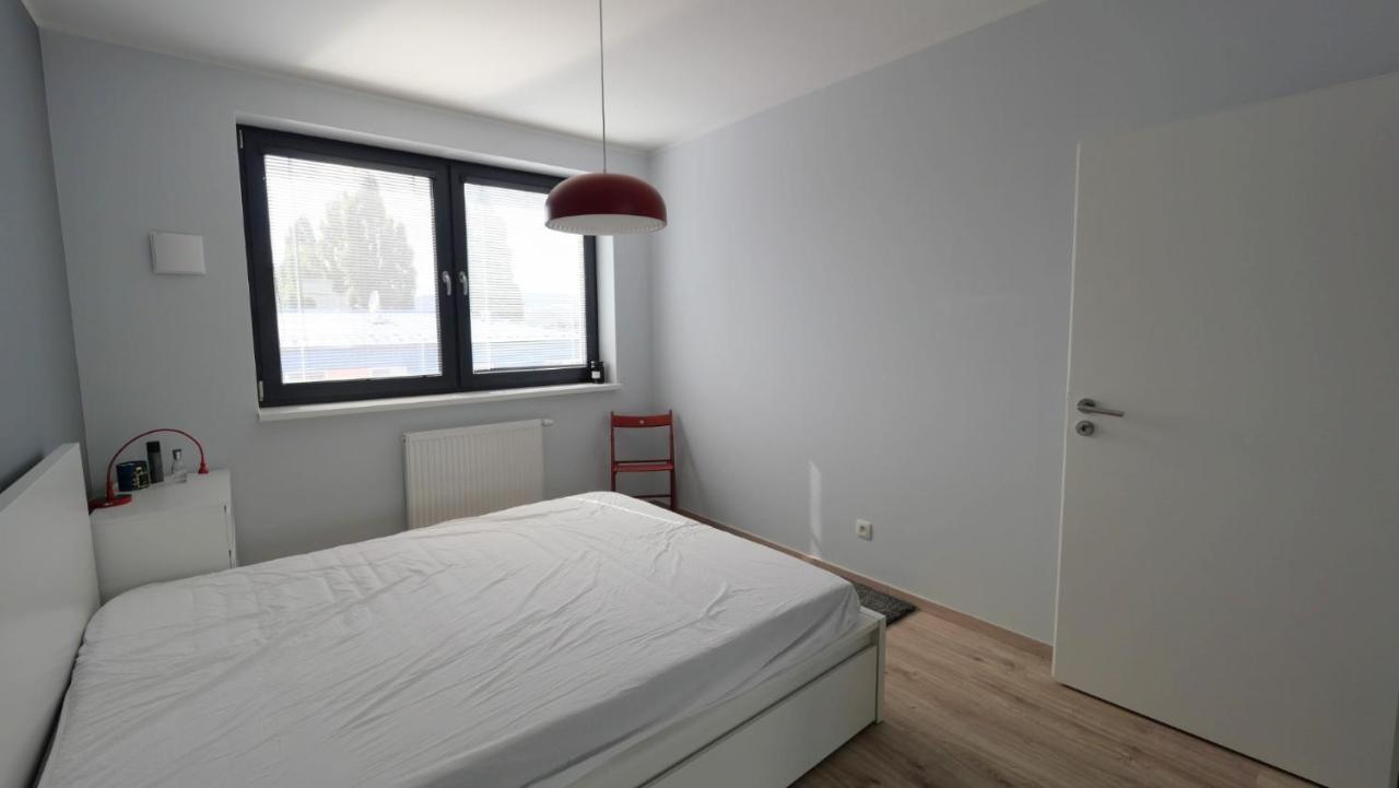 Air-Conditioned, 2 Room Apartment With Terrace ブラチスラヴァ エクステリア 写真